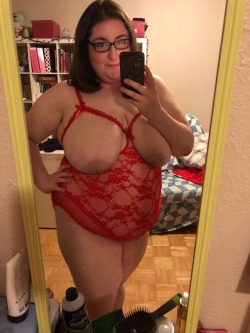 thegoodhausfrau:  Been awhile since I’ve worn this so I busted it out for a cam session. Crotchless lingerie is always appreciated.