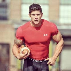 hotjockpics:  londonboy45:  I’d tackle that any day of the week.  He wouldn’t walk straight when he got back up, though.  Colin Wayne 