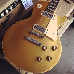mmguitarbar:  We just picked up an incredible ‘73 Gibson Les Paul Deluxe, totally original and in unbelievable condition. Honestly, these may be my favorite LP model; those pickups are so great. And at 9lbs 4oz, it’s not as heavy as you’d think.