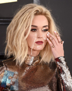 fakefamosas:Katy Perry a la crema