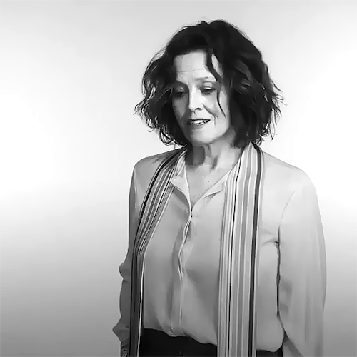 hirockies:  femininewithin:verypersonalscreencaps: “Ok, I have one more.”Sigourney Weaver for The NYTimes Style Magazine    Any more like this ? … … The very lovely Sigourney    That’s funny.