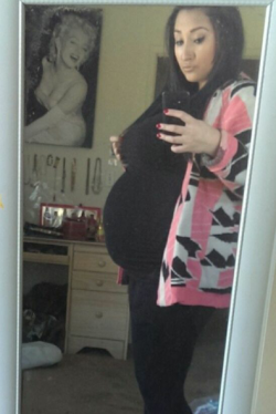 selfshotpreggo:  My first submission! This lovely bump just looks like it needs some love :) Hope you enjoy! - jack 