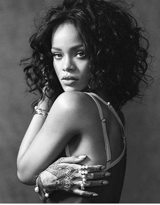 Fotos de Rihanna (apariciones, conciertos, portadas...) [15] - Página 50 Tumblr_nlx1pjdASE1rh1g9uo1_540