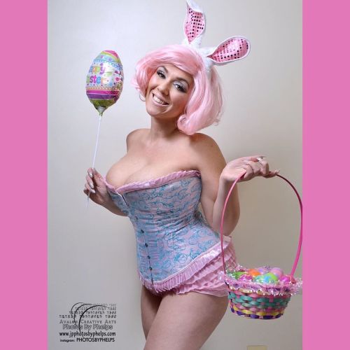 Happy Easter with model Crystal Rose #throwback #eggs #easterbasket #pinkwig #easter #photosbyphelps   https://www.instagram.com/p/B-4uAnuAoS9/?igshid=1oxc4r0mtvh2n