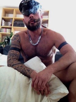 dutchbear74:This guy is really hot!