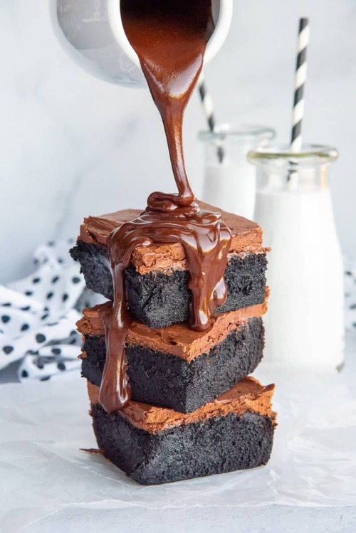 fullcravings:  Dark Chocolate Fudgy Brownies