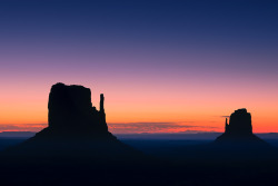 crooksh4nks:  Monument Valley Sunrise