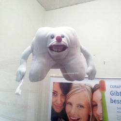 sparkytheandroid: sarcoptid:  ahnqiraj: AHHHHHHHHHHHHHHHHHHHHHHHHHHHHHHHH!!!!! AAAHHHHHHHHHHHHHHHHHHHHHHHHHHHHHHHHHHH!!!!!!!!! this thing is the awful alternative to the tooth fairy. it’s like Slimer for a dentist’s office. it eats teeth, i know it.