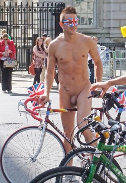 dickspyin:  bareandshare:Nude guy at London WNBR Fuckin’ HOT!!  DickSpyin.tumblr.com