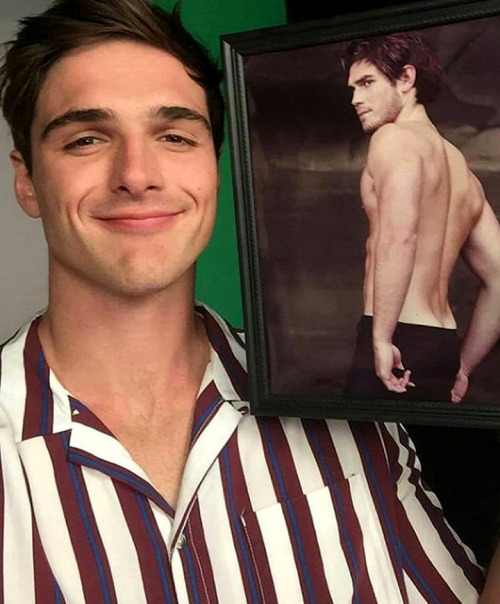 froylanmadden:  JACOB ELORDI holding a picture of KJ APA’s butt cleavage