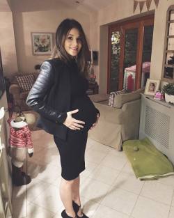 youlingerie:  “24 weeks Pregnant and still in heels! I couldn’t walk very well in heels before being pregnant let alone with a big bump! They didn’t last long on my feet. 