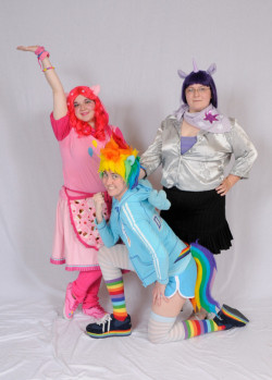 lithefider:  Professional photos we got at the Kangle Media booth at AnimeNEXT!  Pinkie Pie , Rainbow Dash , Twilight Sparkle  It was so nice of her to givr us those vouchers!  The third pic is my fave :3