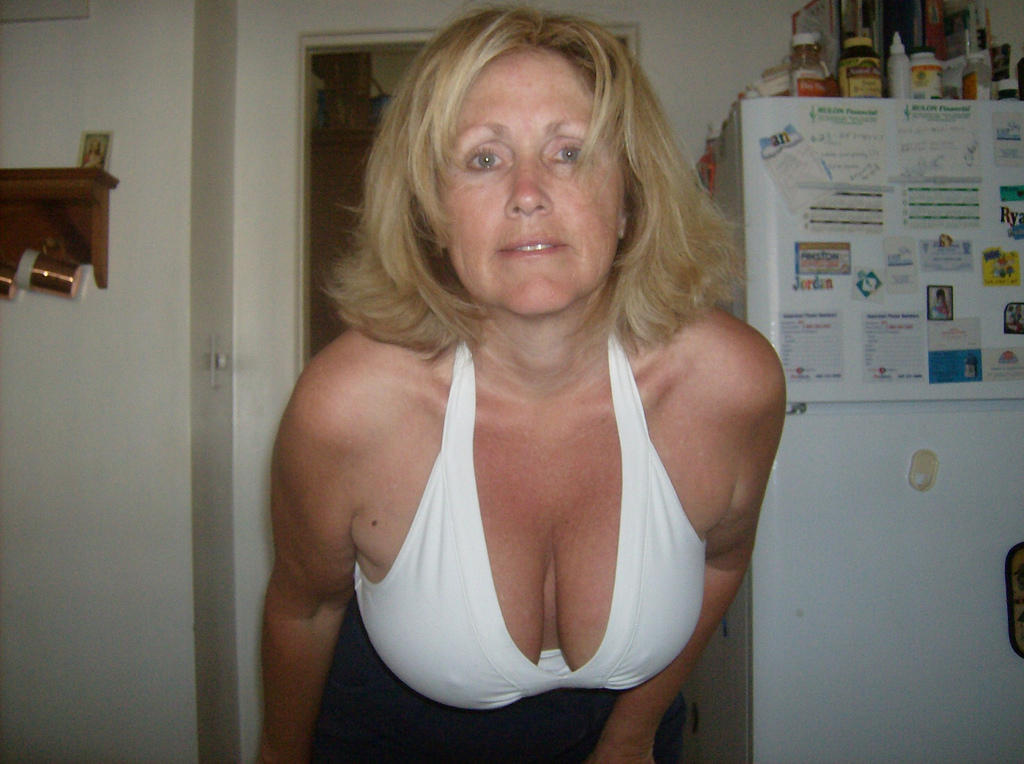 Mature mom cleavage