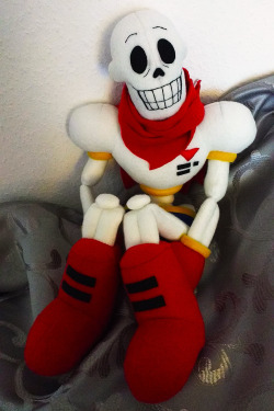 sour-goji:  spewpew:  lyviathan:   NYEH HEH HEH! I made a Papyrus plushie! Because I need to be able to cuddle this perfect skeleton babe irl and shower him with kisses every morning. He’s about 50cm (20 inches) tall, completely made out of fleece.