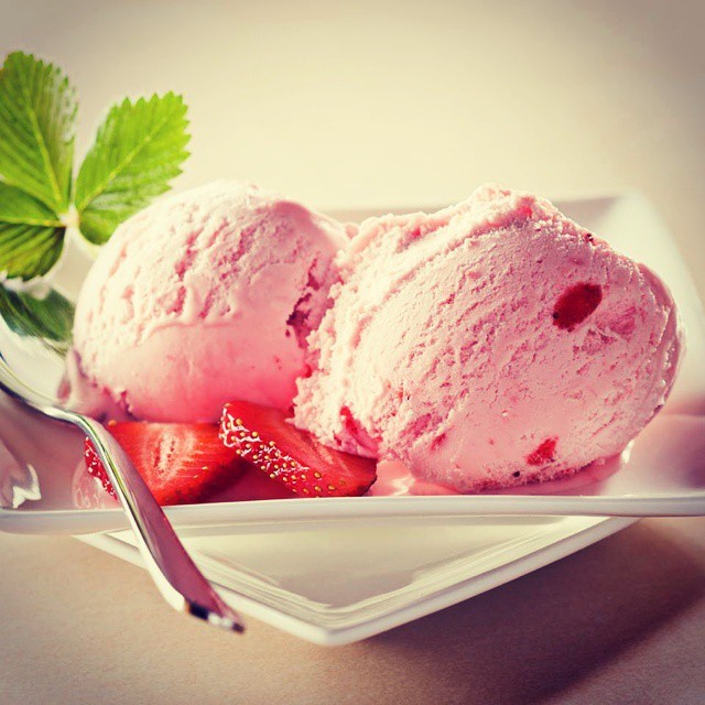 Strawberries with crem