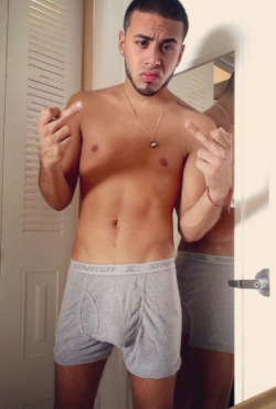 semi-str8-mexxxican:  This Latino needs my dick deep inside him😋  Cute face.