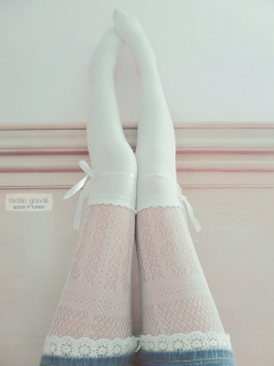 gasaii:  Over-the-knee socks [discount code: strawberry]  Read the product review 