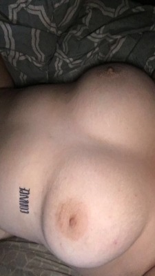 feelin-foxy:  can you tell i like my boobs?