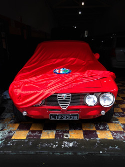 coolerthanbefore:  Passione per la macchina. 1972 Alfa Romeo GT Veloce 2000. 