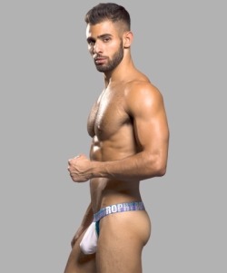 tabloidheat101:  Pablo Hernandez   I kind of want to wear this!