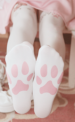 yuffii:  Hello Kitty tights from Tedisu | enter yuffii for a 5% discount  