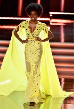 the-sweet-life-ja: CONGRATULATIONS TO OUR MISS UNIVERSE Miss Davina Bennett received the second runner-up title on Sunday (26.Nov.17) night in the Miss Universe 2017 competition but she won the hearts of many around the world which really is the ultimate