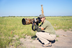 catsbeaversandducks:  Meerkats make the best photographer’s assistants EVER. Via BuzzFeed 