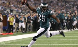 kickoffcoverage:Report: Bills, LeSean McCoy closing in on contract extensionThe Buffalo Bills are closing in on a contract extension for running back LeSean McCoy, according to Mike Garafolo of FOX Sports. The deal is expected to be announced once the