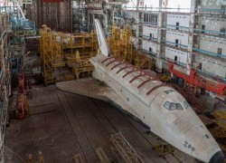 abandonedandurbex:  Abandoned USSR space shuttles in Kazakhstan [1050 x 757]