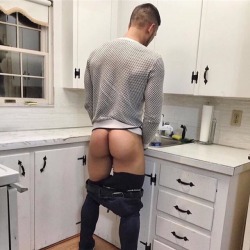 butt-boys:  Breakfast. Want some?     REAL ACTIVE AND NAKED MILITARY MEN right here.