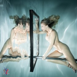 500pxpopularnude:  Spieglein, Spieglein an der Wand, wer ist die Schönste unter Wasser? by ATELIER4FOTO-Underwater , via http://ift.tt/1rD5Iq3 