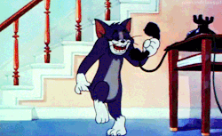 so-sick-0f-pl4yin:  chilewebeopuntocom:  Otros clásicos para éste happy viernes, Tom y Jerry! (uno de los pocos gatos que me agradan)  Mi infancia c’: 