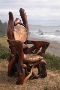 Natural comfort (artist Jeffro Uitto creates gorgeous furniture and art from driftwood found near his home on the western shores of Washington state)