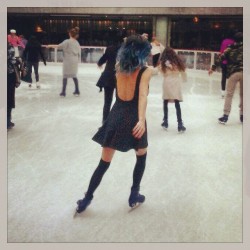 Achievement unlocked: Ice skate at Rockefeller Center #touristshit (at Rockefeller Center)