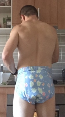 realestselfoz:  I was in the middle of making dinner whilst padded and figured I’d take a few pics 