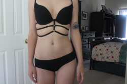 pillory:  look at this cute bra i got 