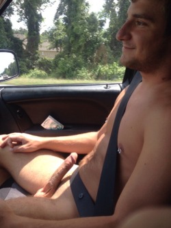 nakedoutdoorguys:  Iâ€™d smile if he was in my car