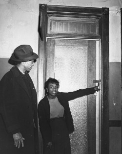 yesterdaysprint:Tenement with padlocked fire escape, Chicago, March 10, 1950