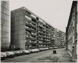 furtho:  Thomas Struth’s Ferdinand-von-Schill-Strasse, Dessau, Germany, 1991 (via Tate) 