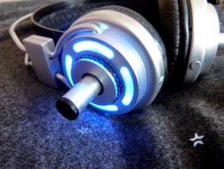 inorimacaron:      SuperSonico Headphones with lights | COSPLAYWHO Put Inori at checkout :D!    