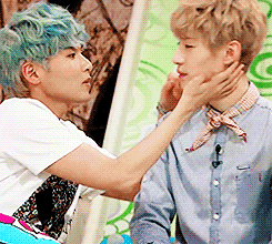     before henry showed everyone his heart shaped nostrils, ryeowook helped him clean his nose~ (〃´艸｀)    