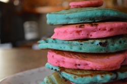 pink-and-teal:  brockleeinc10:  Teal and Pink Chocolate Chip Pancakes made this morning with lionsroar83!  OMG SO CUTE!! 