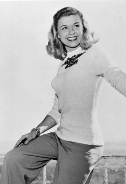 johnhannahs:  Doris Day, 1940’s 