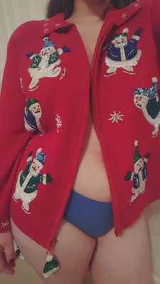 sweetmidnightmoans:  Tis the season for ugly Christmas sweater nudes.  Merry Christmas/Happy Holidays, lovely followers! 💖🎄⛄