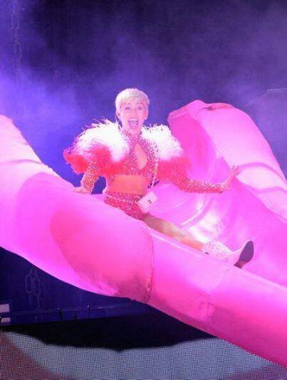 Miley cyrus bangerz tour