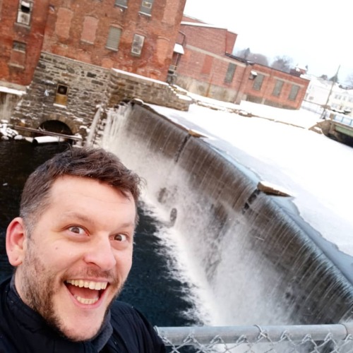 So cold out this morning my breath was like a fog machine and waterfalls trying to be popsicles.   Happy Saturday  Live your own truth  Do what you love  . . . . . . . PS i hate snow  #selfie #waterfall #mass #Massachusetts #cold #snow  (at Massachusetts)