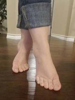 barefoot-in-texas:  best thing about wide expanses of wood floors…  dancing around like no one is looking when you get home from work.