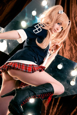 allthatscosplay:  Yuki Rids Despair with this Amazing Junko Enoshima CosplayView the full feature with more images at All That’s Epic
