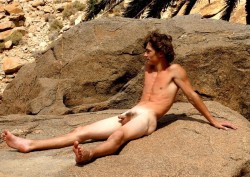 arquivosecreto01:  (via 001.jpg in gallery Naked men at the beach 1. (Picture 1) uploaded by veendammer on ImageFap.com)