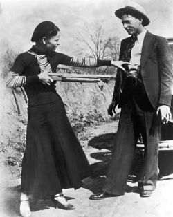 variyadevoldcurosities:  Bonnie and Clyde - 1934 